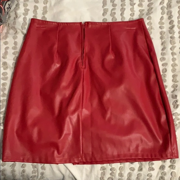 Red leather skirt - Picture 2 of 4